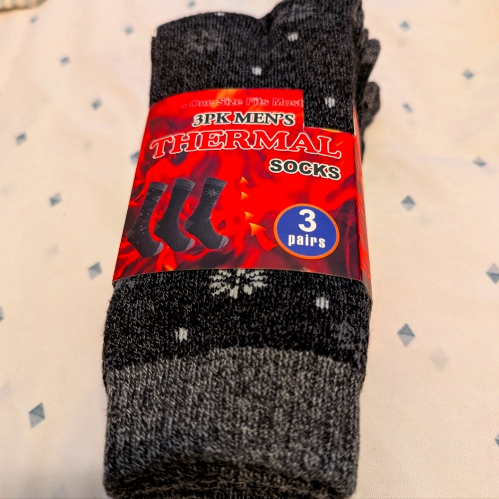 3 in a Pack Men's thermal socks one size fits most NWT